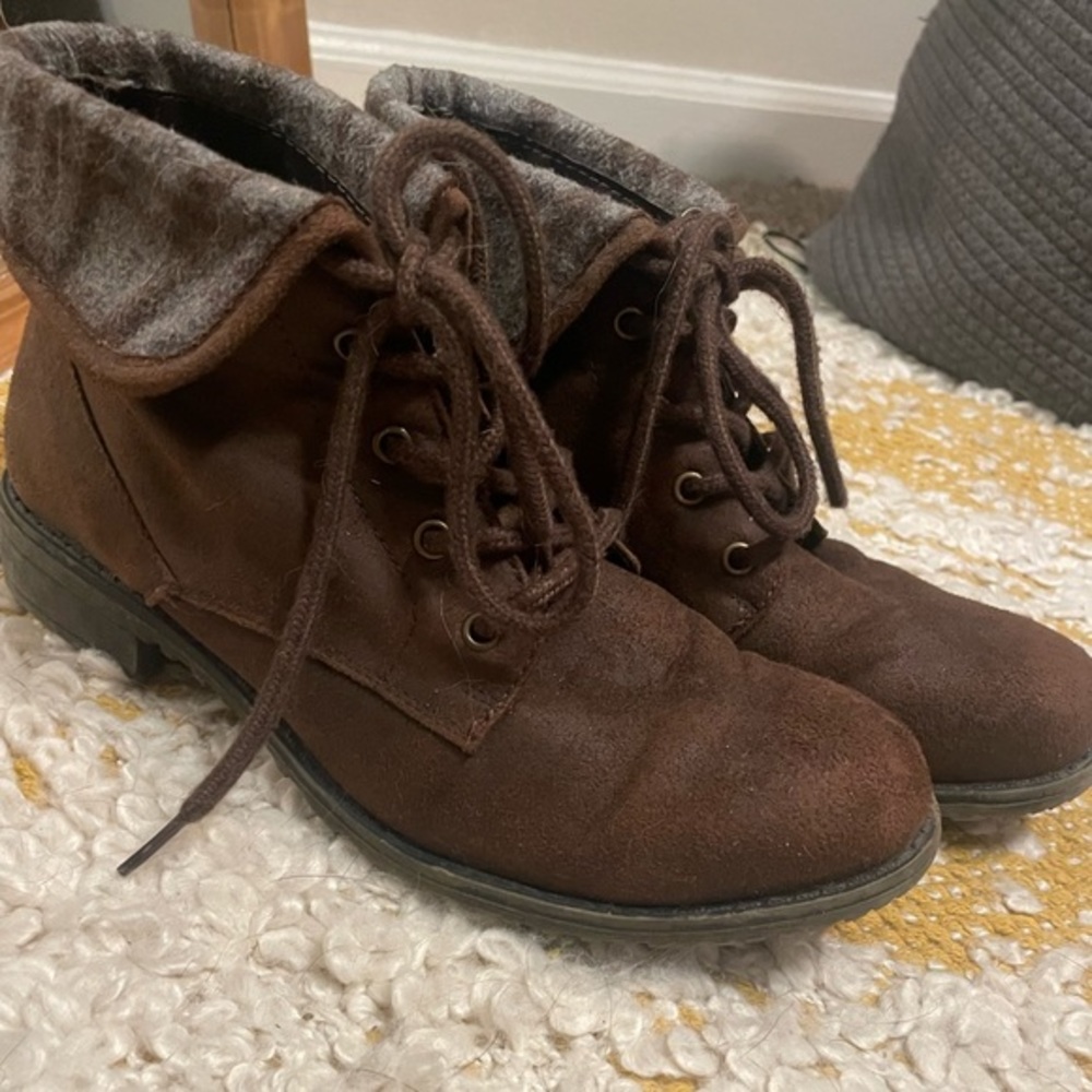 Cliffs White Mountain Brown Cuffed Booties Women’s size 6.5M